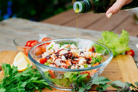 herbs and vegetables salad for proper nutrition